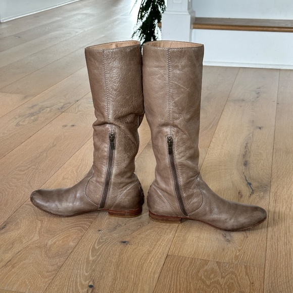 Frye Pull on Leather Boot, 8.5 - Picture 3 of 6